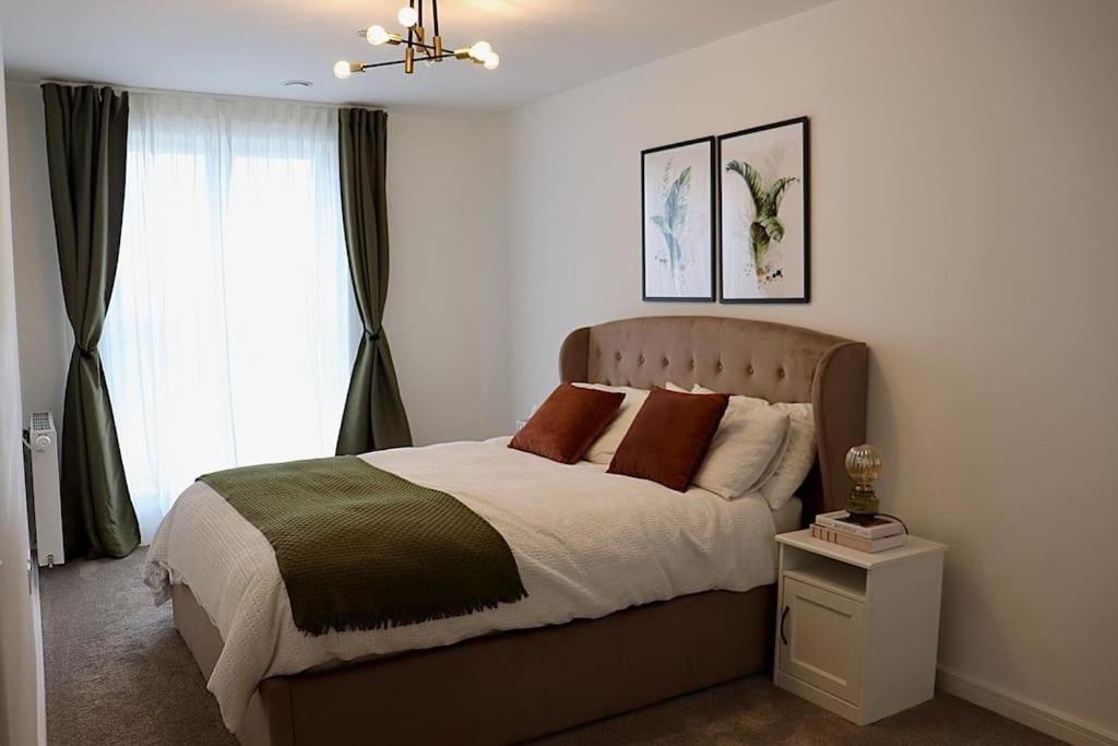 A Stylish Two Bedroom Modern Apartment With Parking Баркинг Экстерьер фото